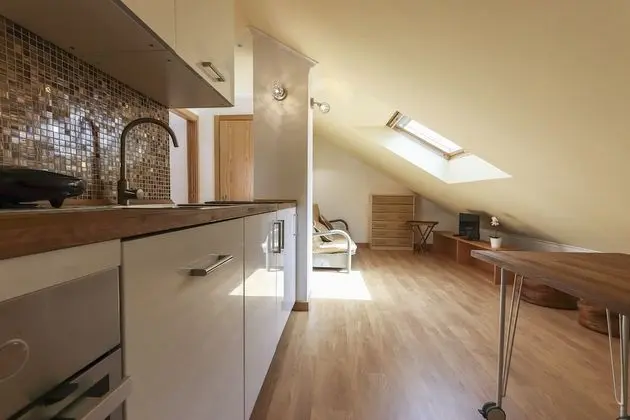 Tek Büyük Yataklı Oda, Ortak Banyo (Warm Sunset Chill 1)