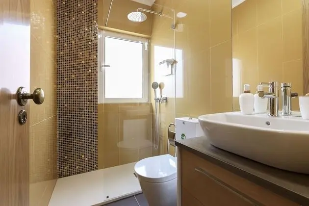 Tek Büyük Yataklı Oda, Ortak Banyo (Warm Sunset Chill 2)