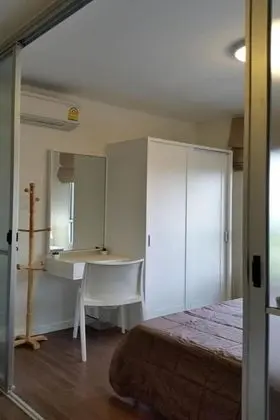 1-Bedroom Apartment with Mountain View