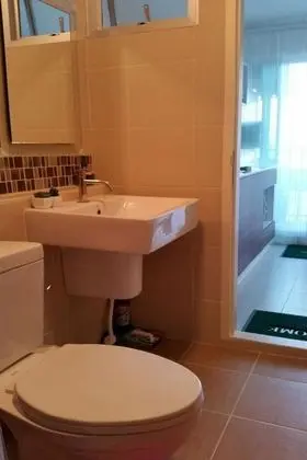 1-Bedroom Apartment with Mountain View