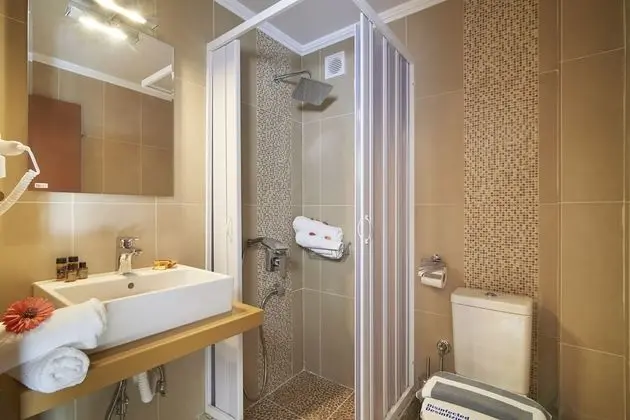 Üç Kişilik Oda