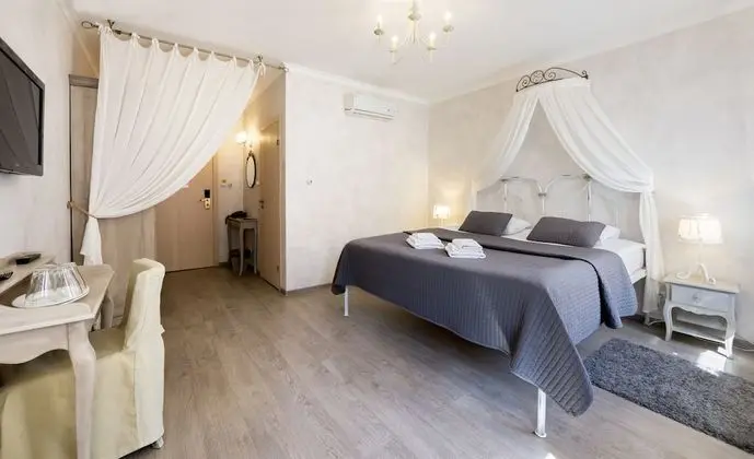 Standard Tek Büyük Yataklı Oda