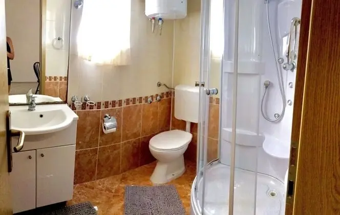Apart Daire, 1 Büyük (Queen) Boy Yatak ve Çekyat