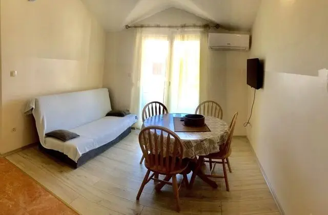 Apart Daire, 1 Büyük (Queen) Boy Yatak ve Çekyat