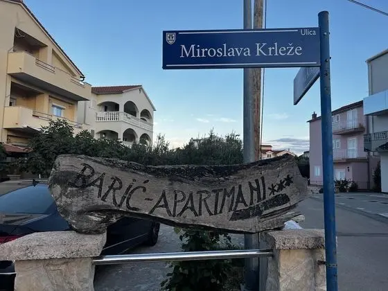 Apart Daire, 1 Büyük (Queen) Boy Yatak ve Çekyat