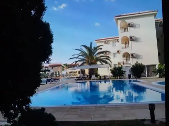 Ev, 1 Büyük (Queen) Boy Yatak ve Çekyat