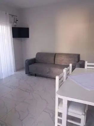 Apart Daire, 1 Büyük (Queen) Boy Yatak ve Çekyat