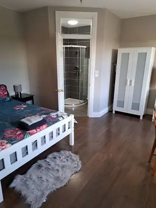 Ev, 1 Büyük (Queen) Boy Yatak