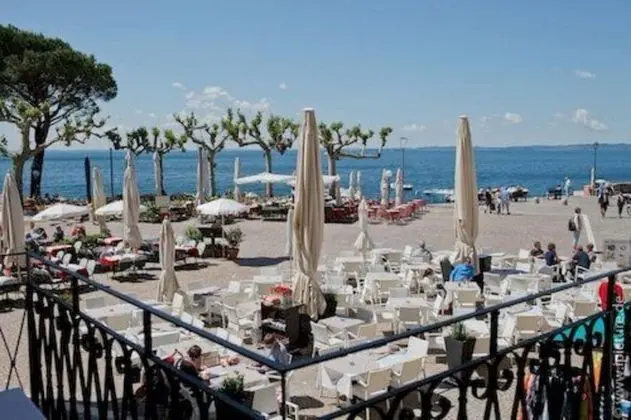 Superior Tek Büyük veya İki Ayrı Yataklı Oda, Balkon, Göl Manzaralı