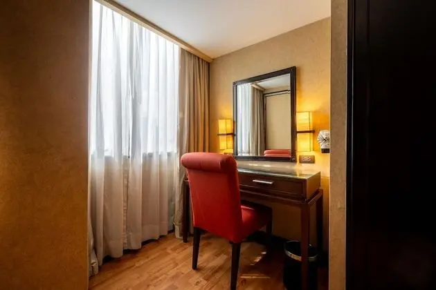 One Bedroom Grand Suite