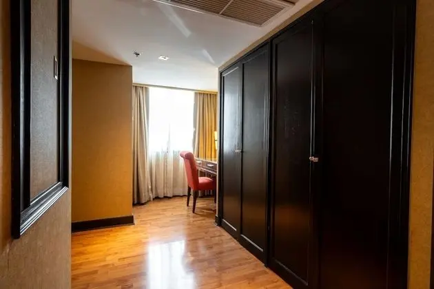 One Bedroom Grand Suite