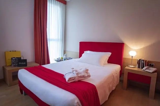 Büyük Yataklı Tek Kişilik Oda