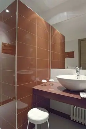 Büyük Yataklı Tek Kişilik Oda