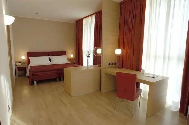 Junior Süit, 1 En Büyük (King) Boy Yatak ve Çekyat