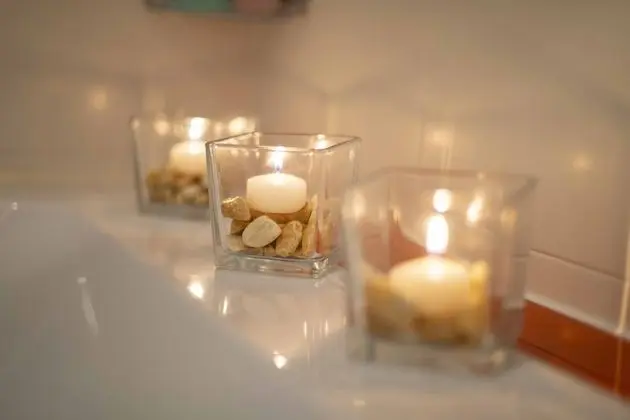 Junior Süit, 1 En Büyük (King) Boy Yatak ve Çekyat