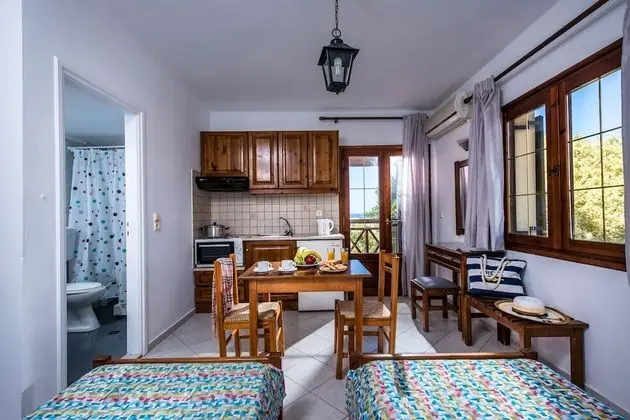 Stüdyo, Havuz Manzaralı
