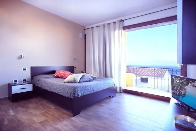 Tek Büyük Yataklı Oda, Balkon, Deniz Manzaralı