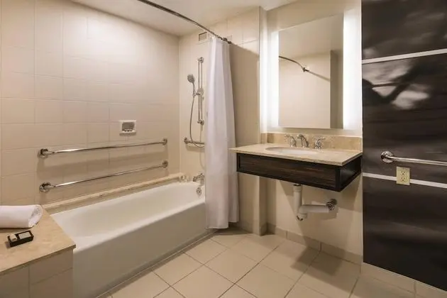 Club Oda, 2 Büyük (Queen) Boy Yatak (Mobility/Hearing Accessible, Tub)