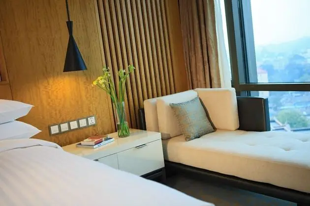 Oda, 2 Çift Kişilik Yatak, Şehir Manzaralı