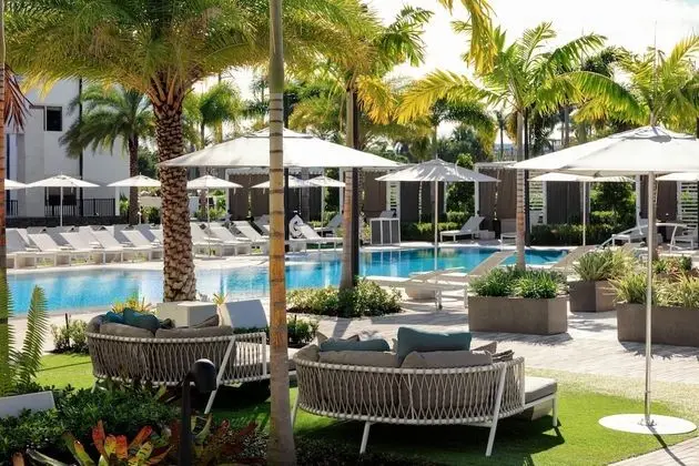 Luxury Süit, 1 Yatak Odası, Havuz Manzaralı