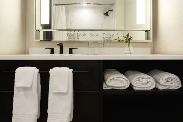 Oda, 2 Büyük (Queen) Boy Yatak (Mobility/Hearing Accessible, Tub)