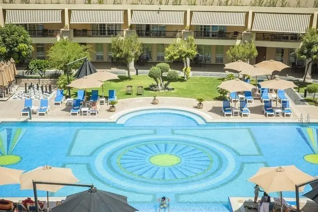 Executive Suite, Club Lounge Access, Pool View, 1 King Bed