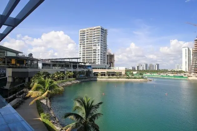 Oda, 1 En Büyük (King) Boy Yatak ve Çekyat, Balkon, Marina Manzaralı (Balcony)