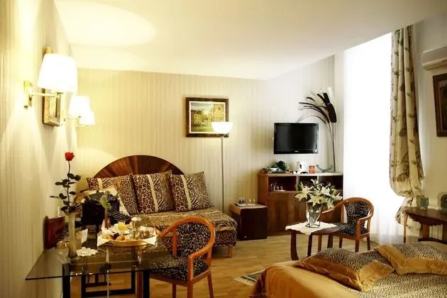 Deluxe Tek Büyük Yataklı Oda