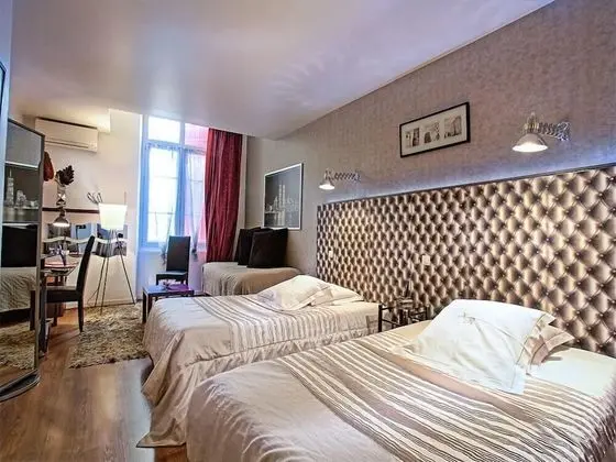 Deluxe Tek Büyük Yataklı Oda