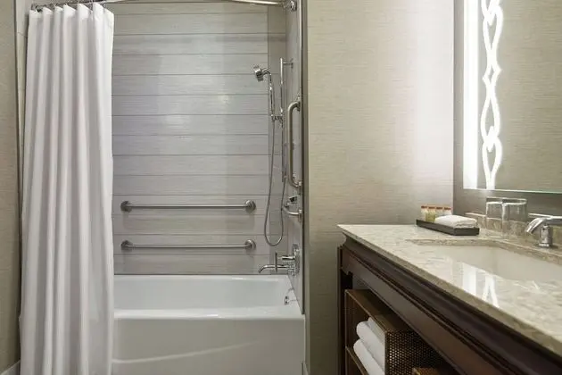 Oda, 1 En Büyük (King) Boy Yatak (Mobility/Hearing Accessible, Tub)