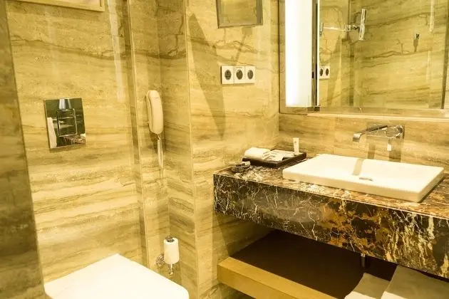 Oda, 1 En Büyük (King) Boy Yatak, Sigara İçilmez, Şehir Manzaralı