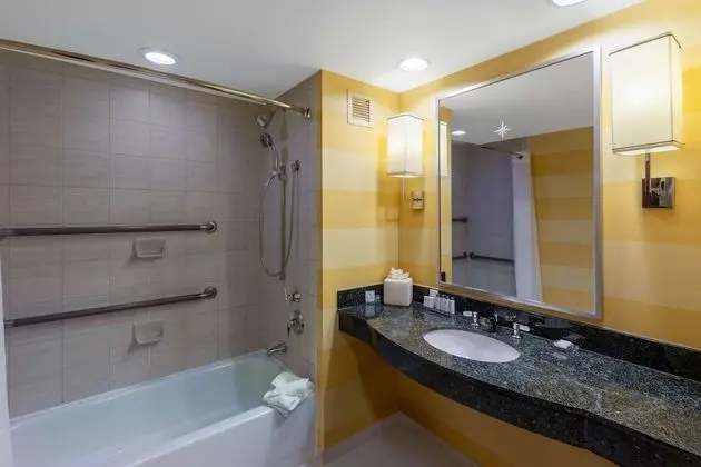 Süit, 2 Büyük (Queen) Boy Yatak, Sigara İçilmez (Mobility/Hearing, Tub w/Grab Bars)