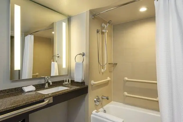 Oda, 2 Büyük (Queen) Boy Yatak (Mobility/Hearing Accessible, Tub)
