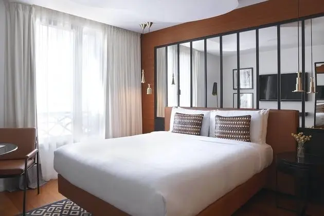 Oda, 1 Büyük (Queen) Boy Yatak (Paris Style Room)