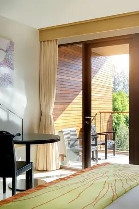 Oda, 1 En Büyük (King) Boy Yatak, Balkon, Bahçe Manzaralı (Low floor)