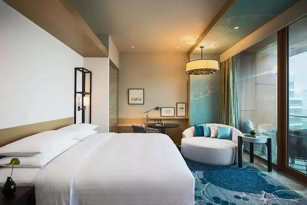 Oda, 1 En Büyük (King) Boy Yatak, Balkon, Göl Manzaralı (Balcony)