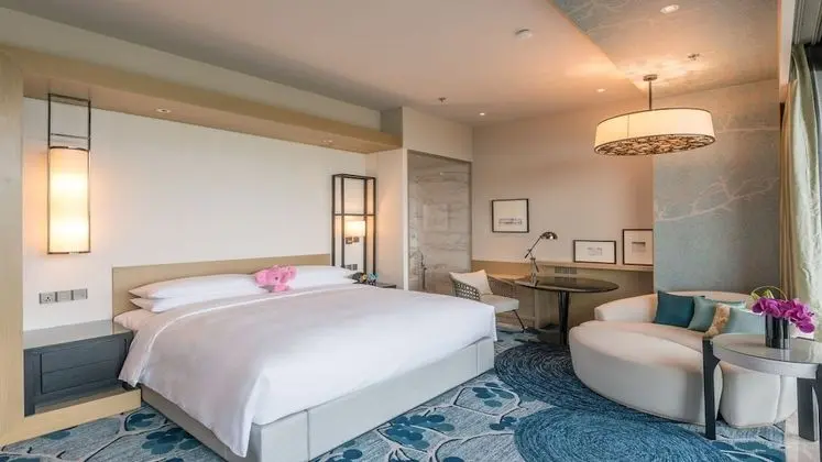 Oda, 1 En Büyük (King) Boy Yatak, Balkon, Göl Manzaralı (Balcony)