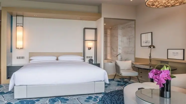 Oda, 1 En Büyük (King) Boy Yatak, Balkon, Göl Manzaralı (Balcony)