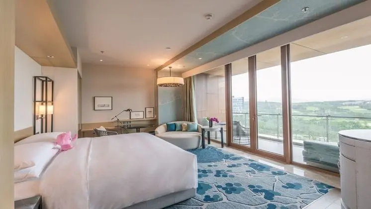 Oda, 1 En Büyük (King) Boy Yatak, Balkon, Göl Manzaralı (Balcony)