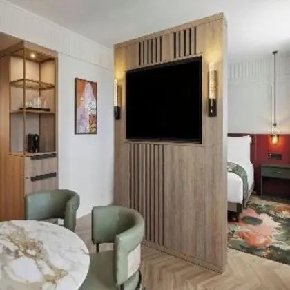 JUNIOR SUITE