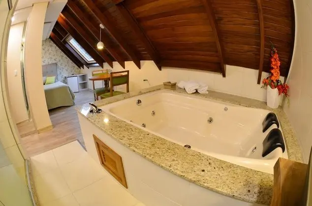 Deluxe Süit, Sıcak Su Küveti