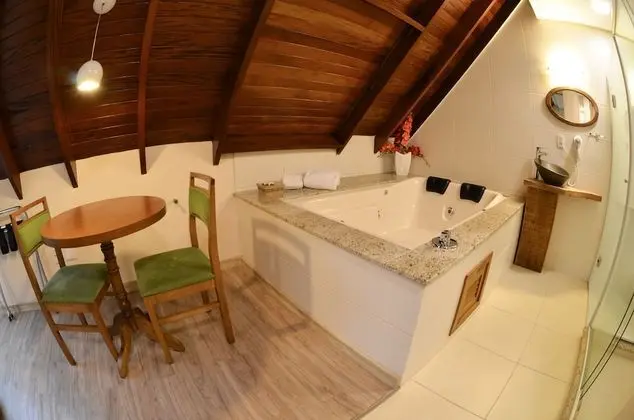 Deluxe Süit, Sıcak Su Küveti