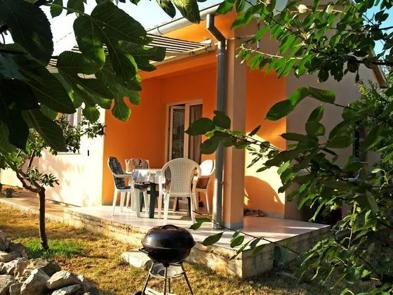 Apart Daire (Renatare - close to the sea with park)