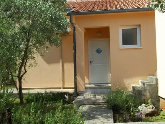 Apart Daire (Renatare - close to the sea with park)