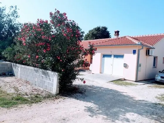 Apart Daire (Renatare - close to the sea with park)