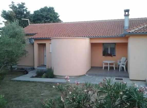 Apart Daire (Renatare - close to the sea with park)