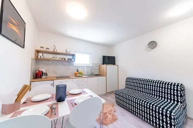 Apart Daire (Renci - great location & sea view - A)