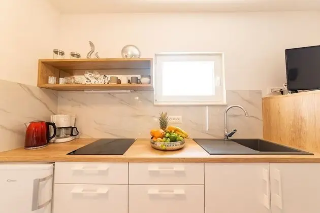 Apart Daire (Renci - great location & sea view - A)