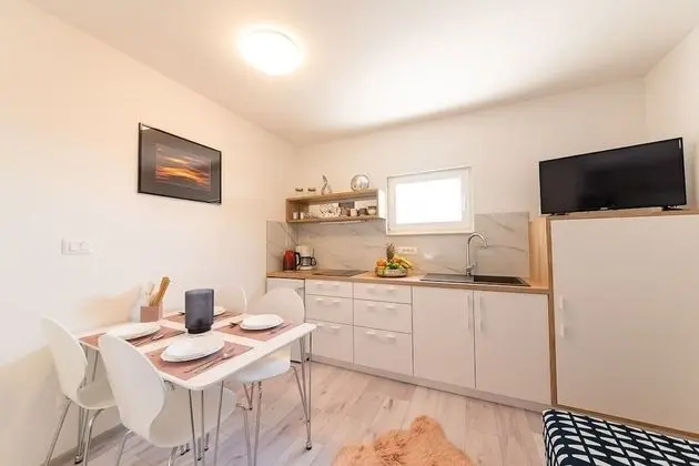 Apart Daire (Renci - great location & sea view - A)