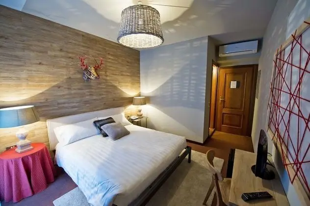 Tek Büyük veya İki Ayrı Yataklı Oda